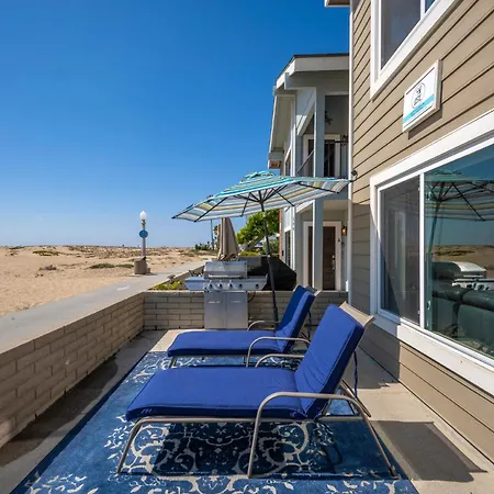 Newport Paradise - Oceanfront Home By The Pier